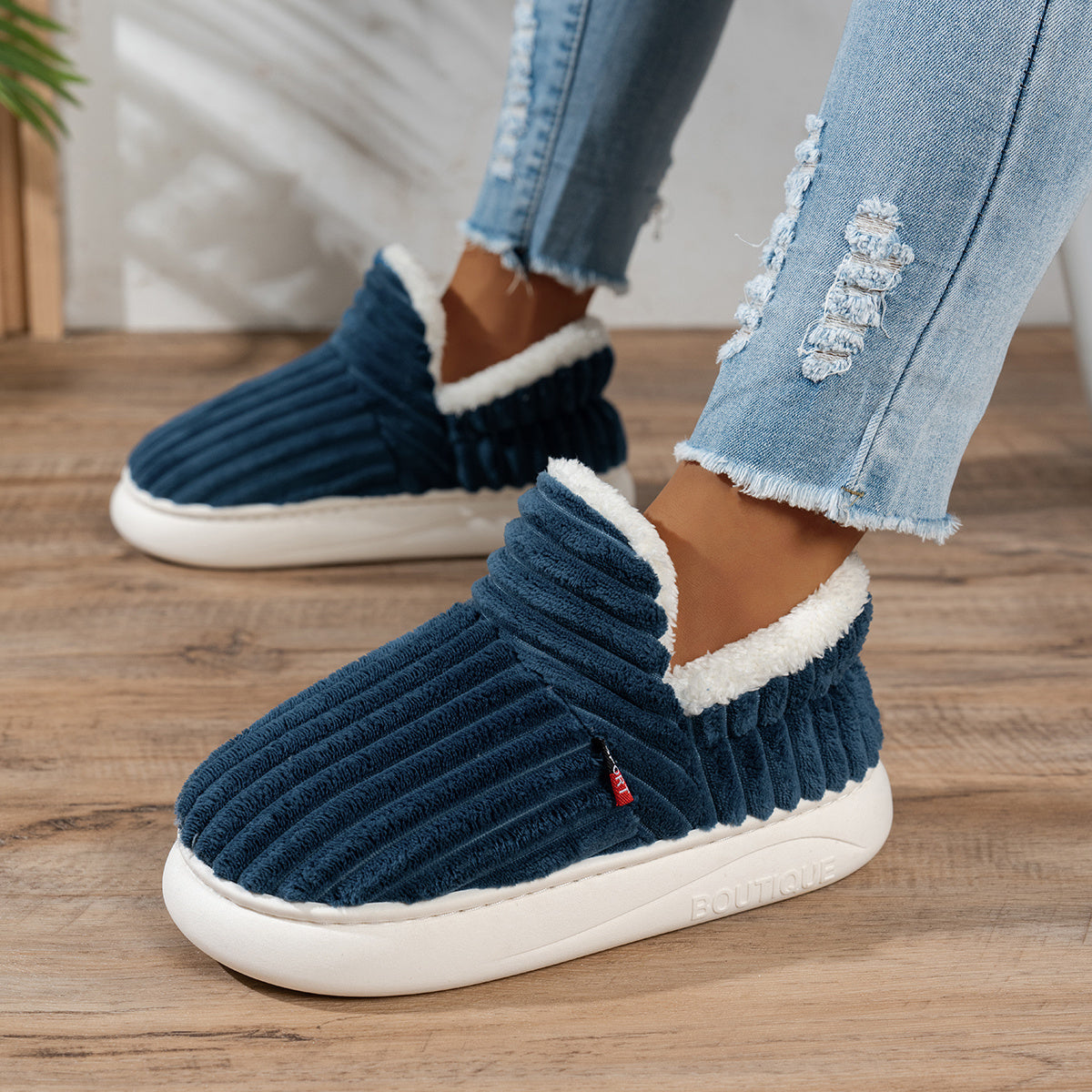Lync Sunday Slippers