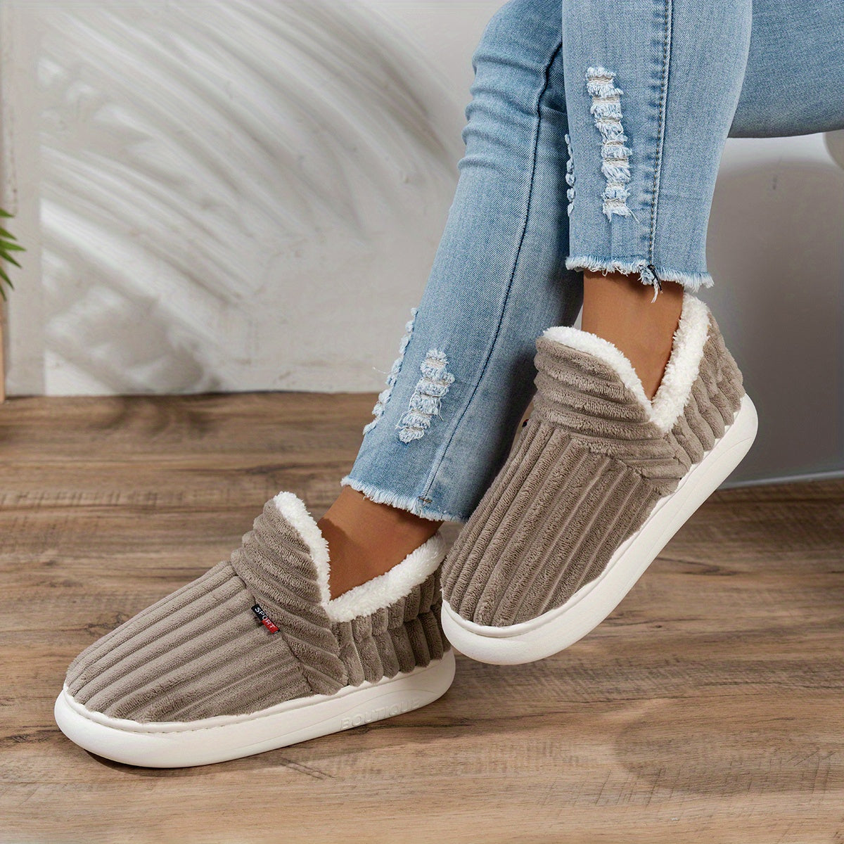 Lync Sunday Slippers